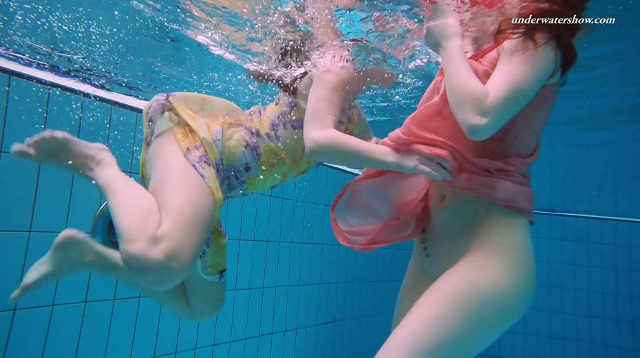 Sizzling swimming babe Liza Bubarek strips under the water - 7. pic