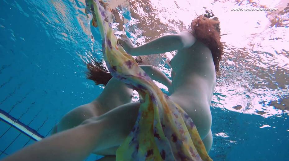 Sizzling swimming babe Liza Bubarek strips under the water - 22. pic