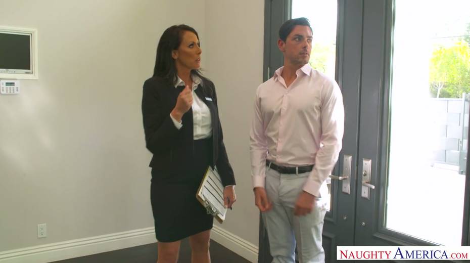 Killing hot milf Reagan Foxx seduces handsome friend of her stepson - 2. pic