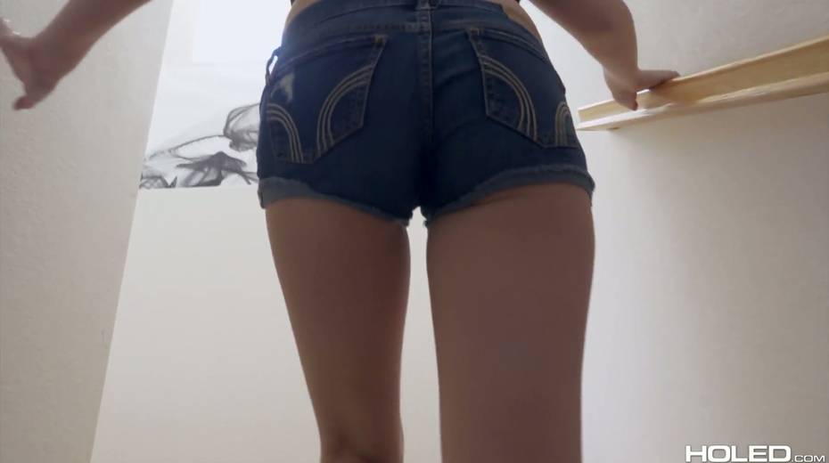 Naughty 19 yo babe Jasmine Riley allows to penetrate her virgin anal hole - 3. pic