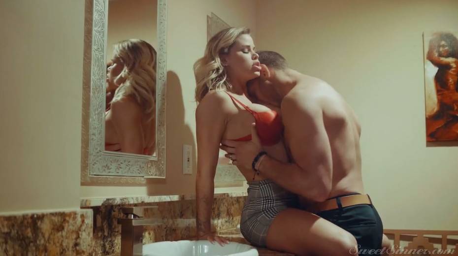 Blond hottie Jessa Rhodes is having crazy quickie with her BF in the bathroom - 6. pic