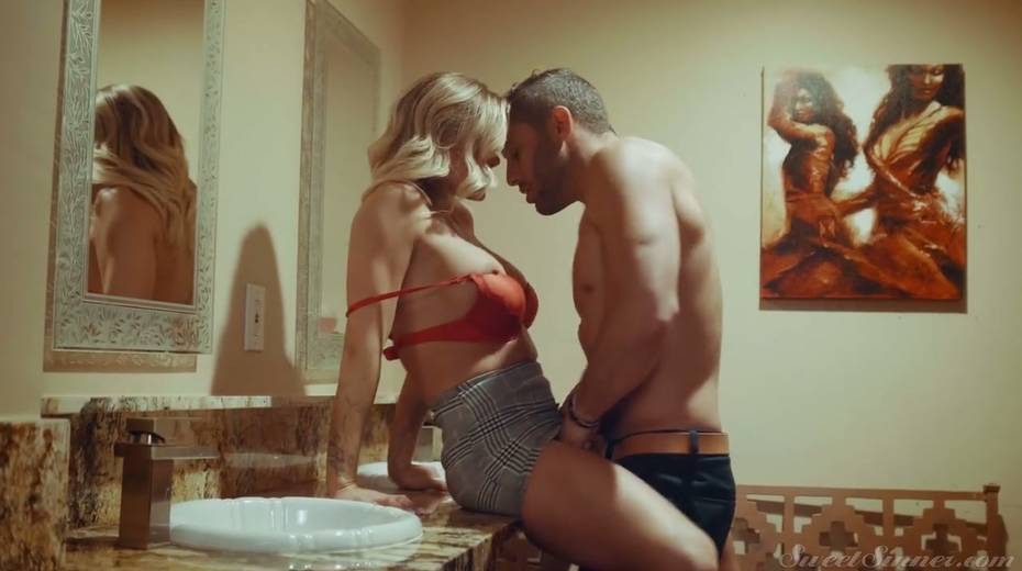 Blond hottie Jessa Rhodes is having crazy quickie with her BF in the bathroom - 7. pic