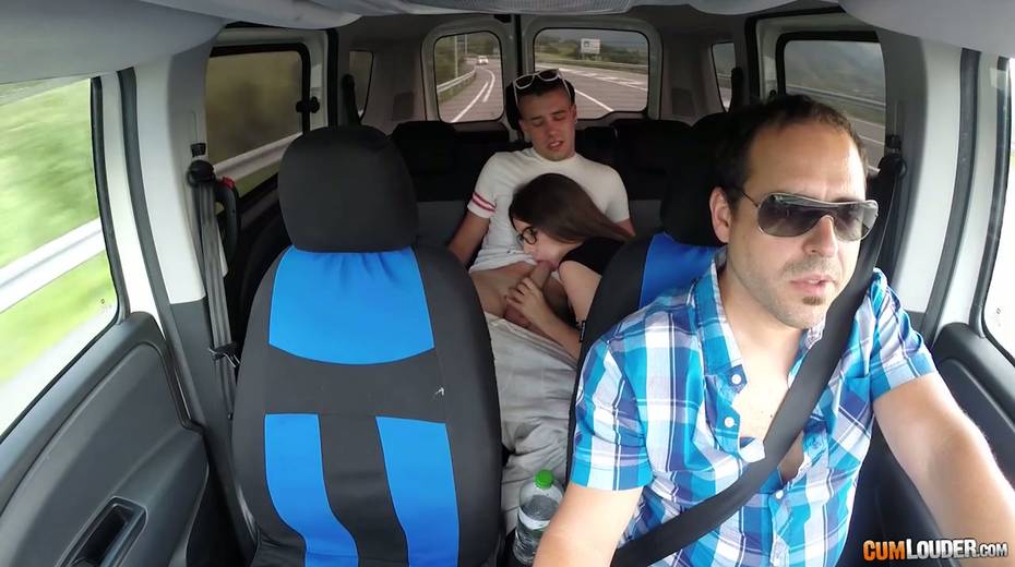 Kinky couple are having crazy quickie in the back seat in the presence of driver - 5. pic
