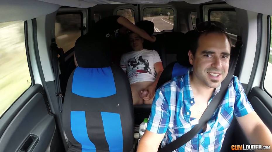 Kinky couple are having crazy quickie in the back seat in the presence of driver - 20. pic
