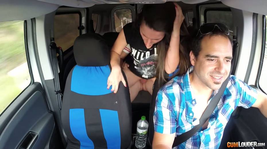 Kinky couple are having crazy quickie in the back seat in the presence of driver - 22. pic