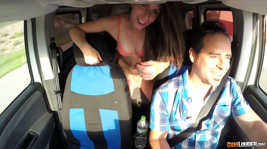 Kinky couple are having crazy quickie in the back seat in the presence of driver - 25. pic