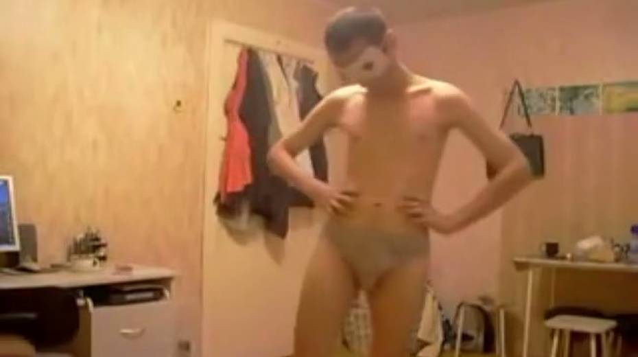 Blind folded amateur couple show off steamy sex on camera - 9. pic