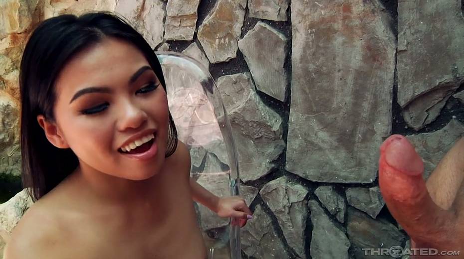 Tantalizing Asian hottie Cindy Starfall gives a blowjob and rimjob - 7. pic