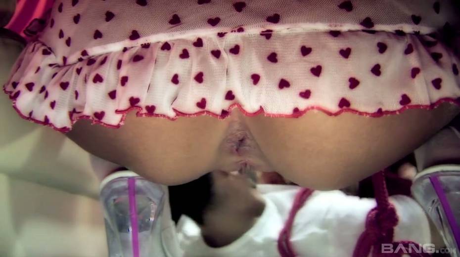 Juggy whores with big asses fuck one horny and well endowed dude - 24. pic