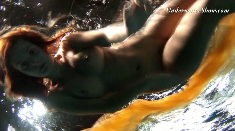 Breath taking underwater show featuring sexy babe in dress - 14. pic