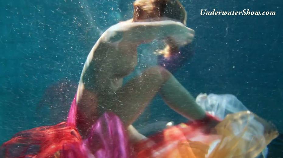 Breath taking underwater show featuring sexy babe in dress - 22. pic