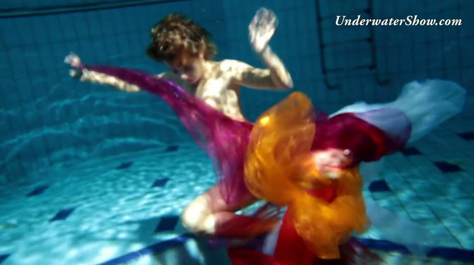 Breath taking underwater show featuring sexy babe in dress - 23. pic