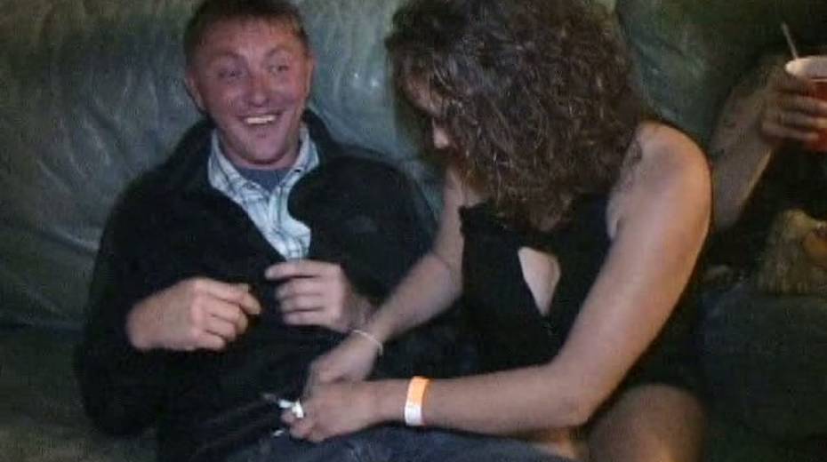 Busty brunette tramp measures how long the cock she is gonna suck is - 3. pic