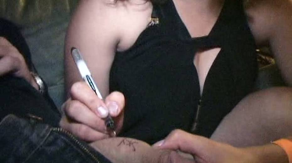 Busty brunette tramp measures how long the cock she is gonna suck is - 4. pic