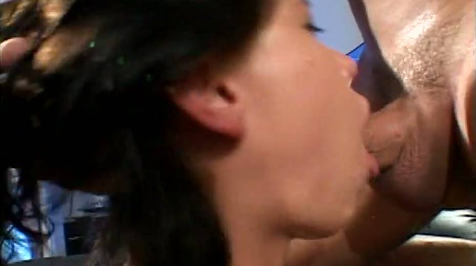 Bootyful slut Haley Paige gets her cunt and throat fucked ruthlessly - 3. pic