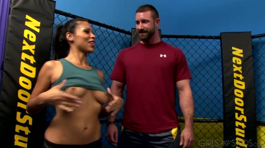 Long haired mulatto babe provides brutal stud with steamy deep throat - 2. pic