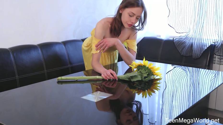 Alone babe Annet is finger fucking her sweet pussy on Valentine's Day - 2. pic