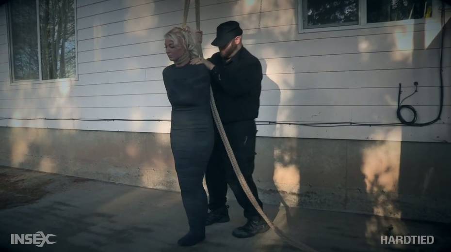 Blonde London River gets her pussy punished by one kinky netxdoor dude - 20. pic