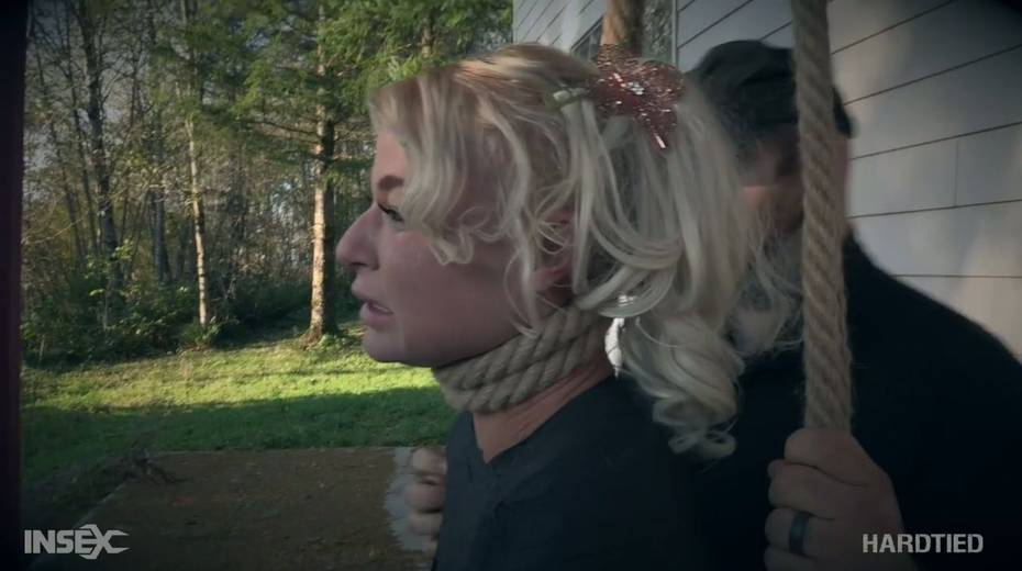 Blonde London River gets her pussy punished by one kinky netxdoor dude - 21. pic