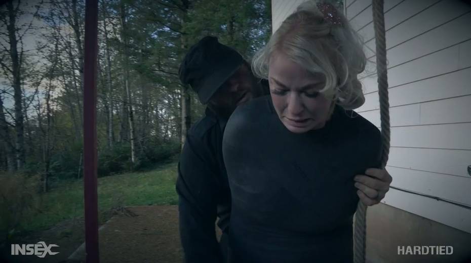 Blonde London River gets her pussy punished by one kinky netxdoor dude - 22. pic