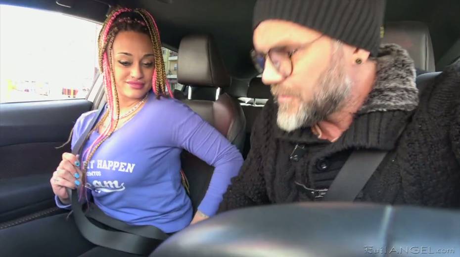 Giant breasted voluptuous Ronda Strong is made for good doggy style sex - 2. pic