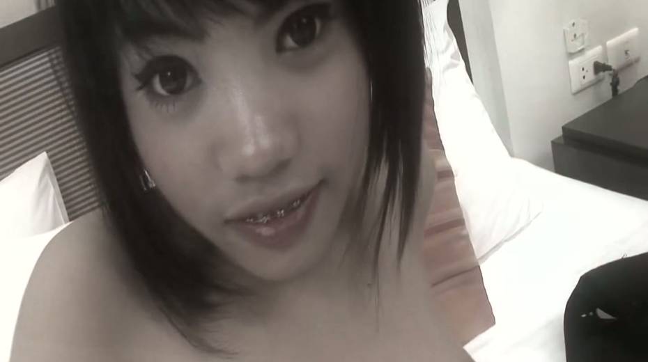 Horny Asian slut with natural tits Mod wanna be fucked nonstop by client - 3. pic