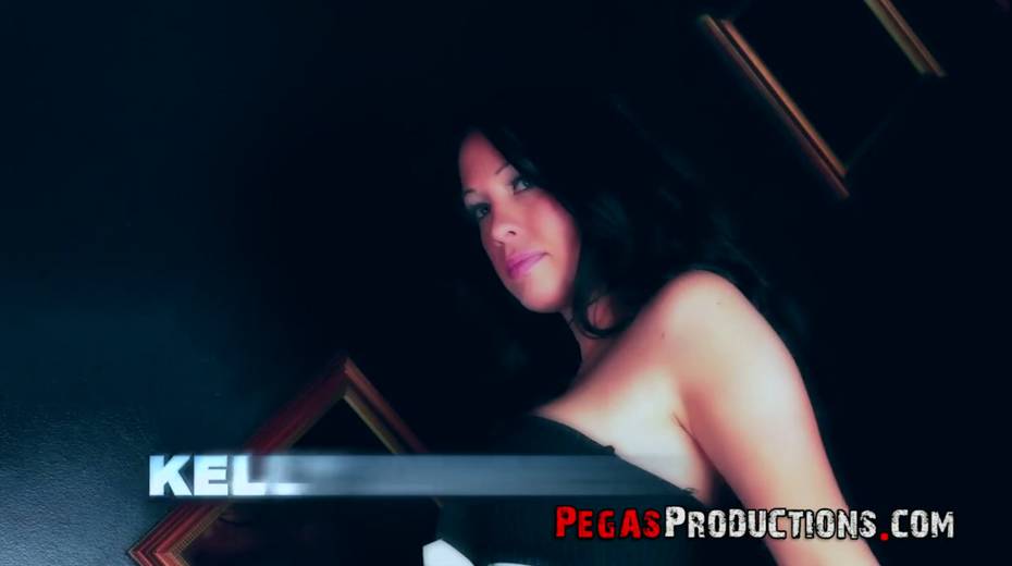 Canadian lesbian chick Vandal Vyxen takes part in crazy lesbian orgy - 2. pic