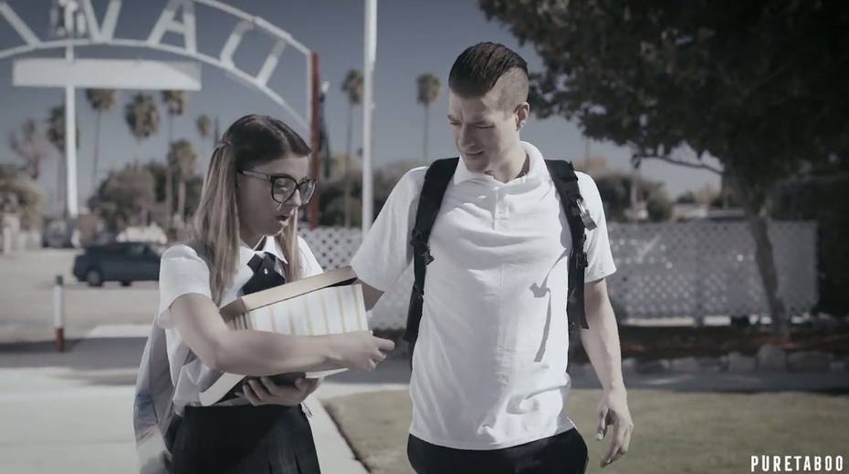 Two dudes fuck nerdy chick in glasses Kristen Scott and stretch her both holes - 2. pic