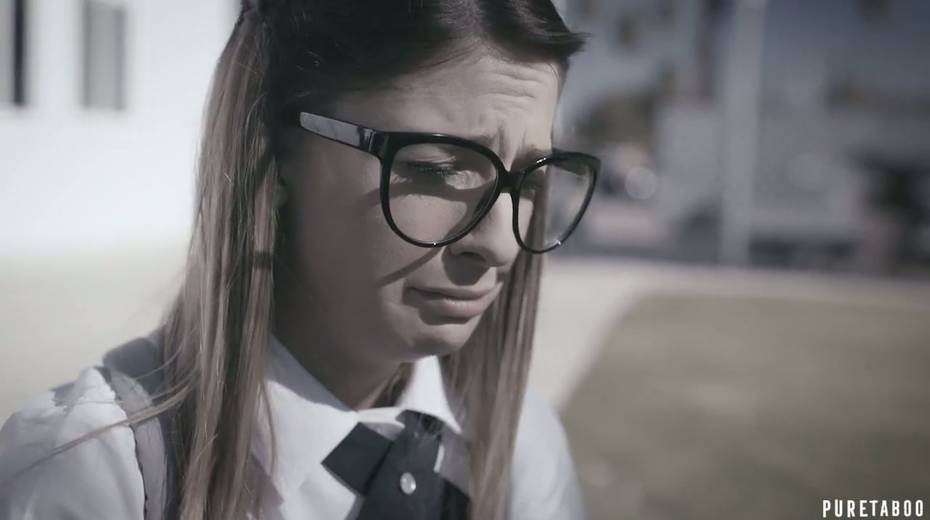 Two dudes fuck nerdy chick in glasses Kristen Scott and stretch her both holes - 3. pic