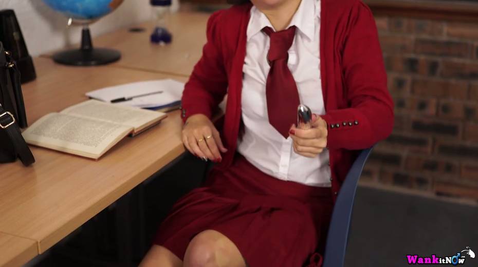 Cute college chick in short kilt skirt Pixiee Little is maturating her muff - 8. pic