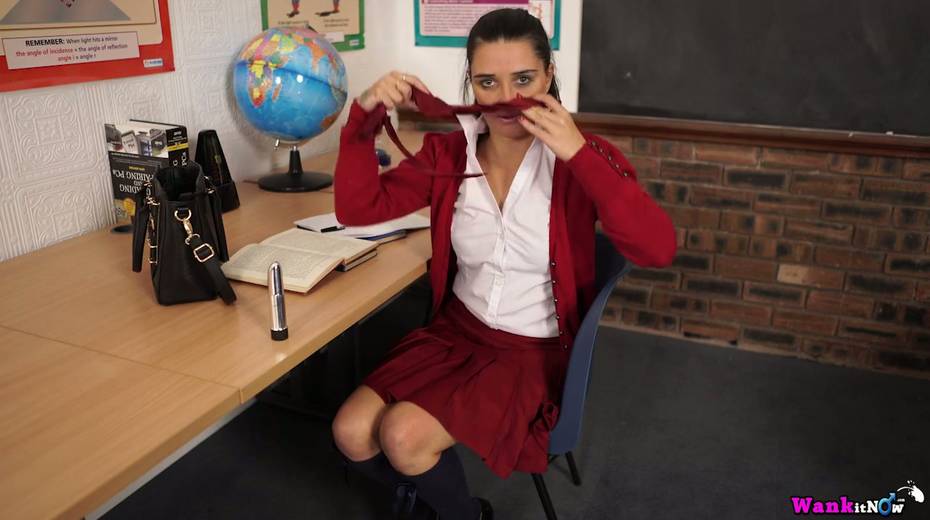 Cute college chick in short kilt skirt Pixiee Little is maturating her muff - 12. pic
