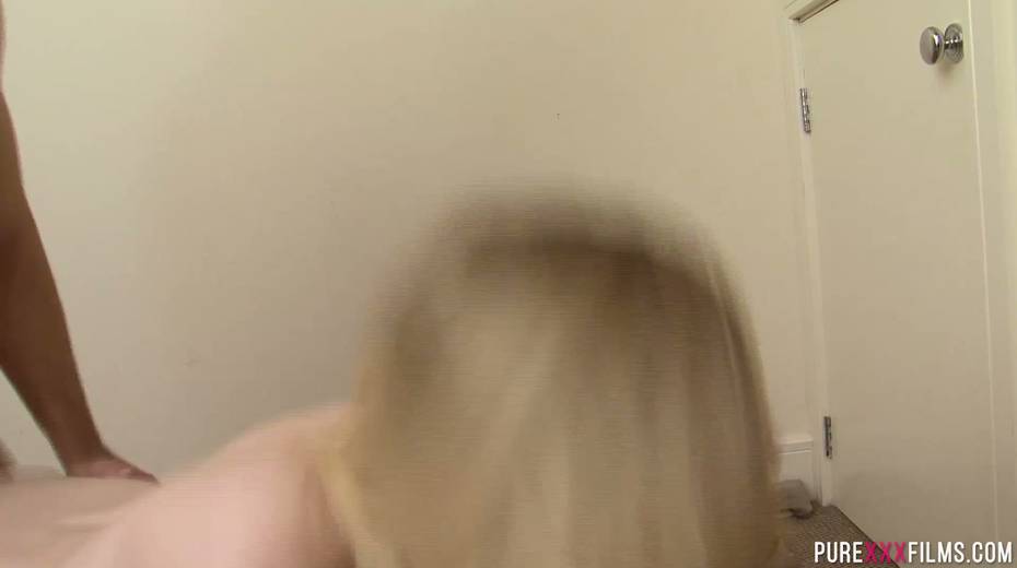 Tempting blonde Jessica Jensen gives her head and gets her slit rammed - 24. pic