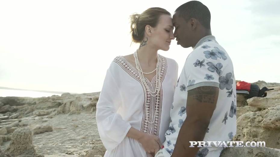 Sex-appeal white babe Belle Claire is making love with hot blooded mandingo - 4. pic