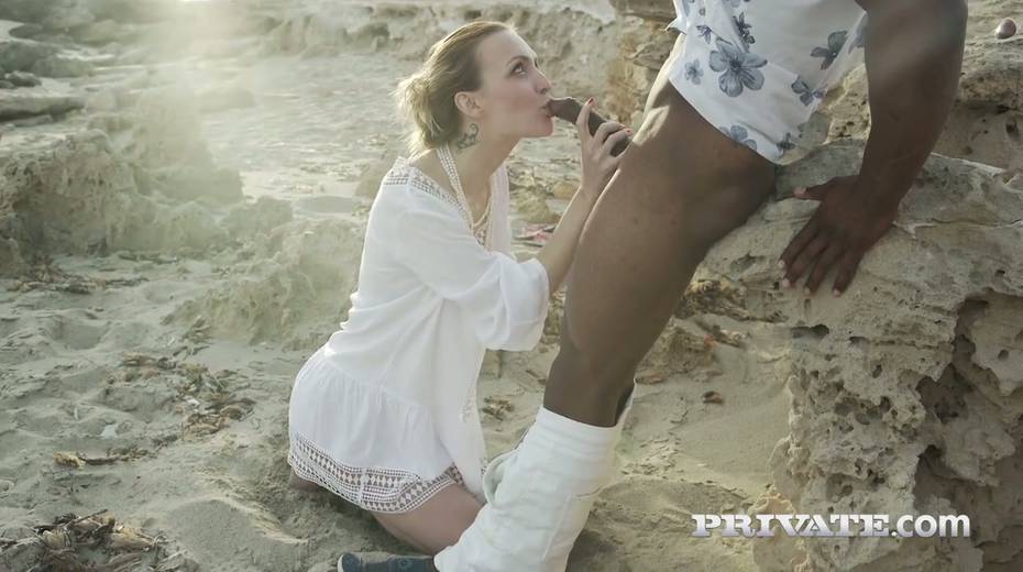 Sex-appeal white babe Belle Claire is making love with hot blooded mandingo - 5. pic
