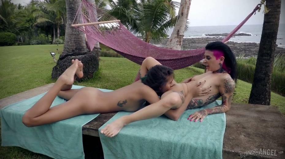 Sizzling chick Janice Griffith can't stop eating juicy muff of emo girlfriend - 9. pic