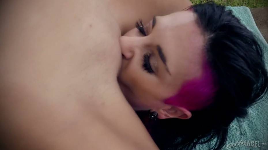 Sizzling chick Janice Griffith can't stop eating juicy muff of emo girlfriend - 22. pic