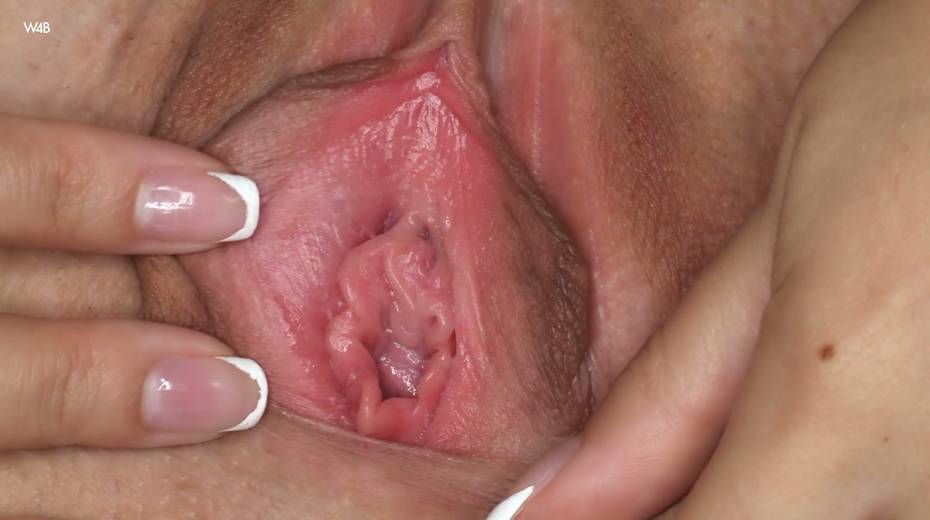 Man eating babe Aliana performs her pinkish yummy closeup pussy - 9. pic
