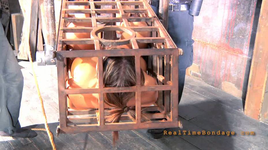 Sex-slave won't never forget cage and hot wax on her body - 7. pic