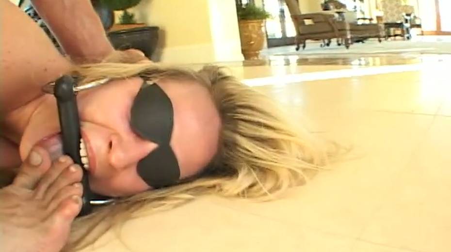 Blind folded chick gets her tight ass hole fully destroyed - 10. pic