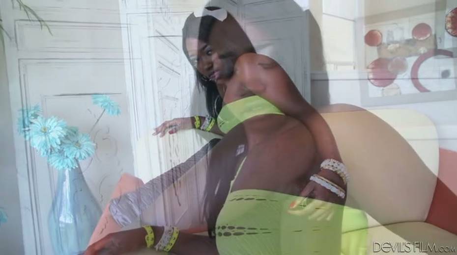Gorgeous black bitches demonstrate their big asses - 11. pic