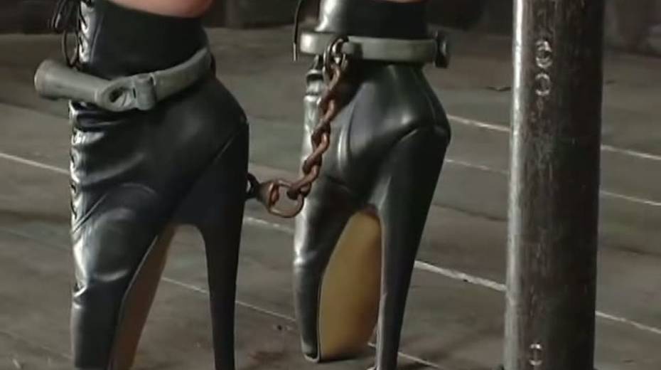 Bondage Jenny gets her nipples punished - 14. pic