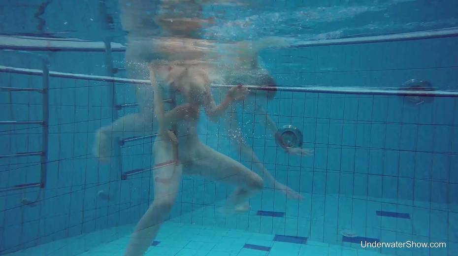 Blond swimming chick Tracy gets naked and shows tricks under the water - 3. pic