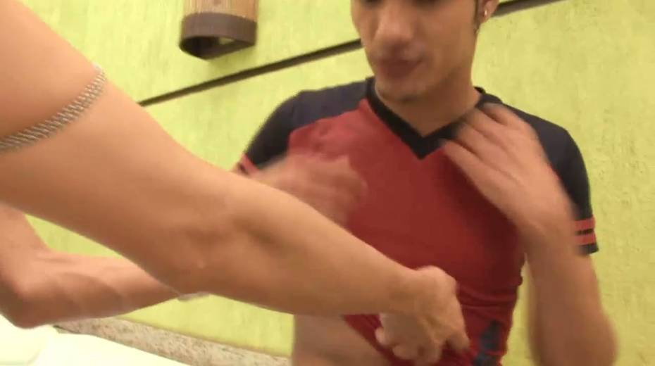 Leggy shemale Bia Bastos fucks anal hole of one bisexual dude - 6. pic