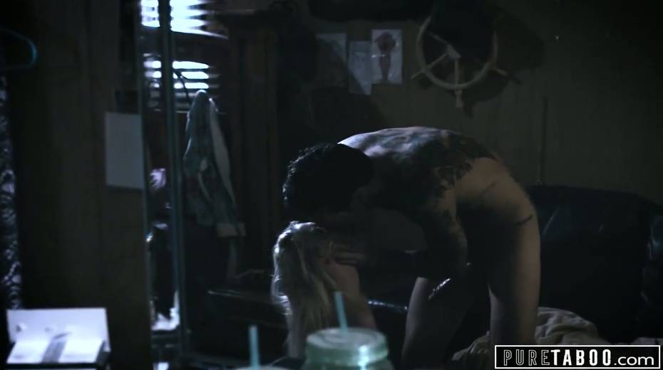 Spoiled babe Kenzie Reeves hook sup with one tattooed stud after party - 14. pic