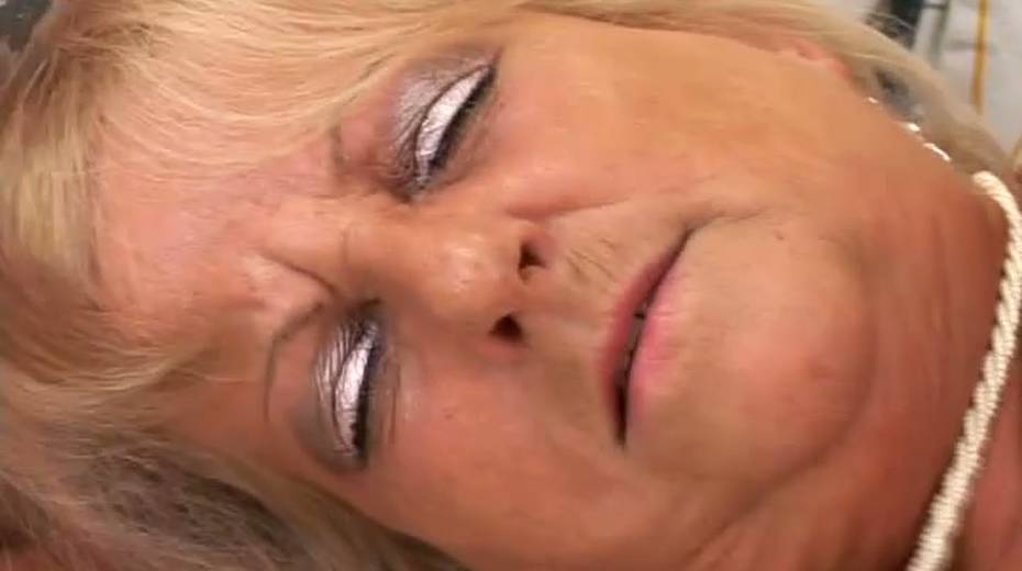 Insatiable granny with saggy tits screwed bad in sideways position - 11. pic