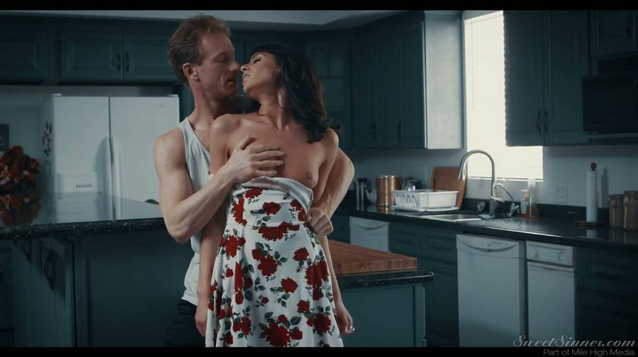 Attractive housewife Lexi Foxy gets her pussy fucked in the kitchen - 6. pic