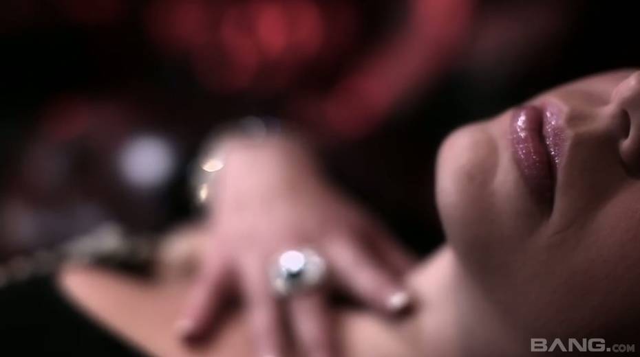 Closeup pussy toying by sensual and hot tempered seductress Tiffany Kingston - 17. pic