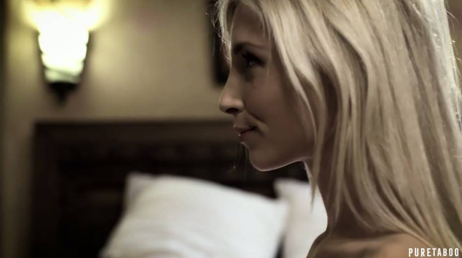 Petite blond step daughter Piper Perri is fucked by well endowed young step daddy - 7. pic