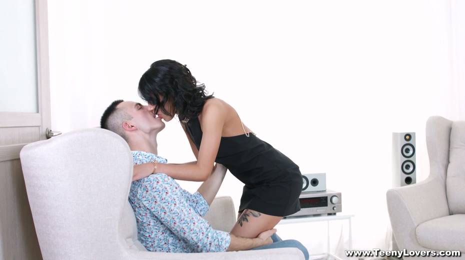 Slender brunet girlfriend with small tits Kris the Foxx loses anal virginity - 2. pic