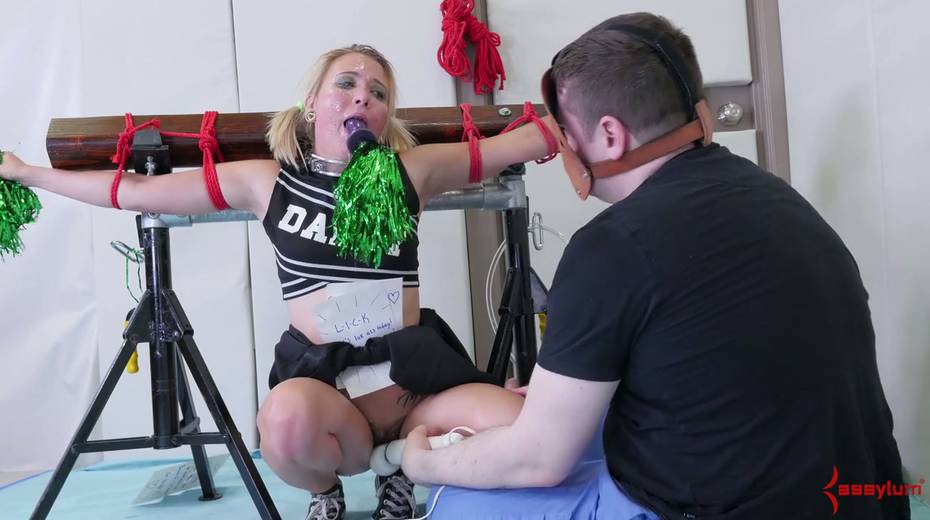 Yummy cheerleader allows to fuck her deep throat and toy anal hole with beads - 28. pic